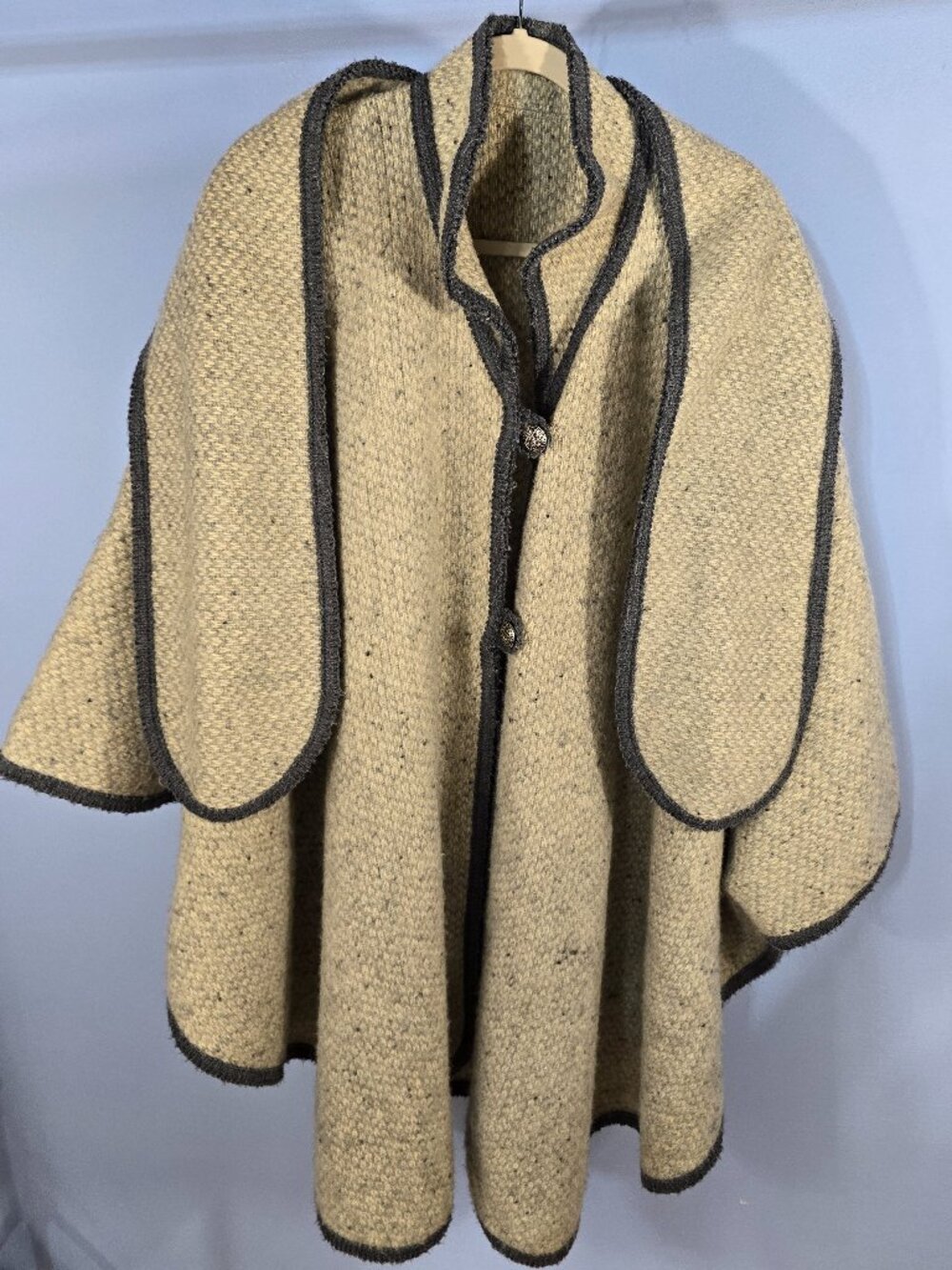 Designer Cape / Poncho Tan & Gray w Neck Scarf Thick Knitted Wool OSFM 2 Button